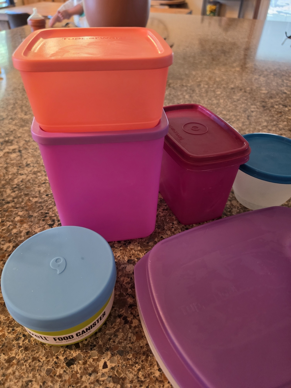 Assorted Tupperware - Picture 3 of 9
